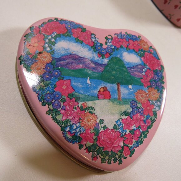 Brighton Sunflower Heart Shaped Tin & Candle in metal tin (Valentine's Day) - Picture 8 of 10